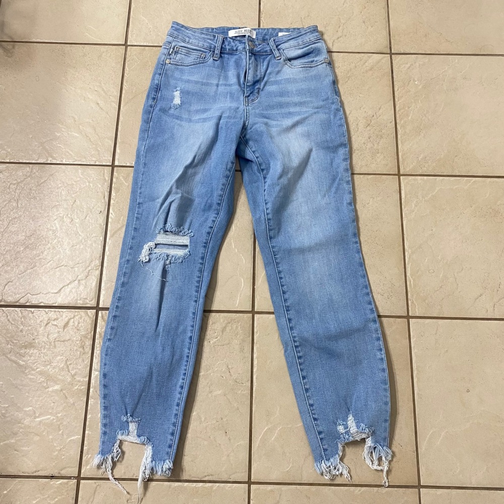 Judy Blue Boyfriend Fit Distressed Light Wash Jeans Shredded Raw Hem Size 5/27 - Picture 2 of 10